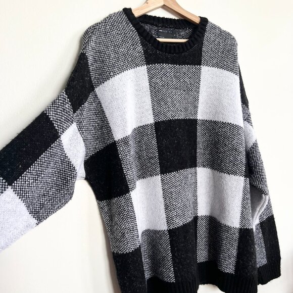 ASOS DESIGN knitted fluffy sweater in black & white checkerboard / Size XL - Picture 3 of 9